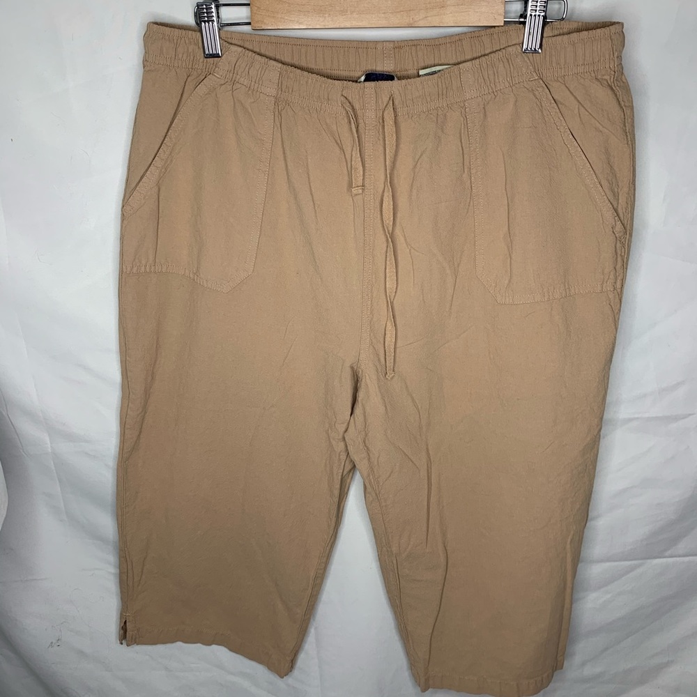 tan capris